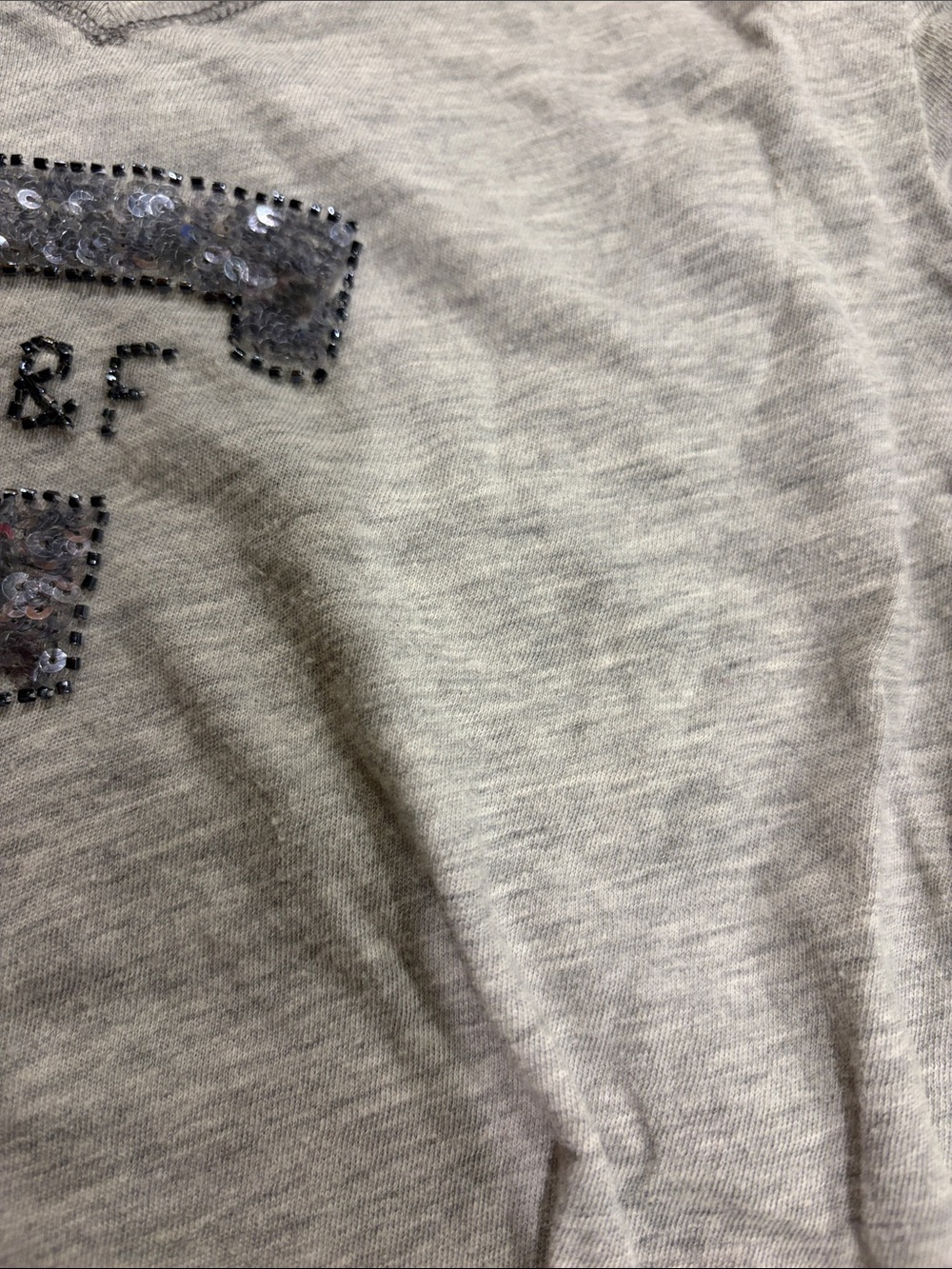 XS Abercrombie & Fitch Heather Gray Short Sleeve SEQUIN/BEADED logo Vneck summer - Picture 11 of 11